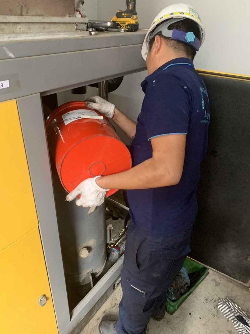 Bảo dưỡng máy nén khí Kobelco 37kw, vận hành máy nén khí Kobelco 37kw, bao duong may nen khi kobelco 37kw, Kobelco 37kw air compressor, sửa lỗi nhiệt độ cao máy nén khí Kobelco, vệ sinh máy nén khí Kobelco, Sửa chữa sự cố máy nén khí Kobelco 37Kw VS730-37